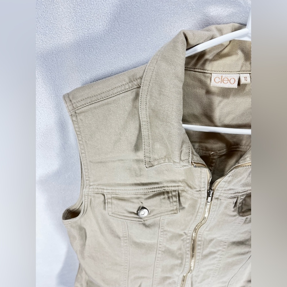 Utility Vest - Picture 6 of 9
